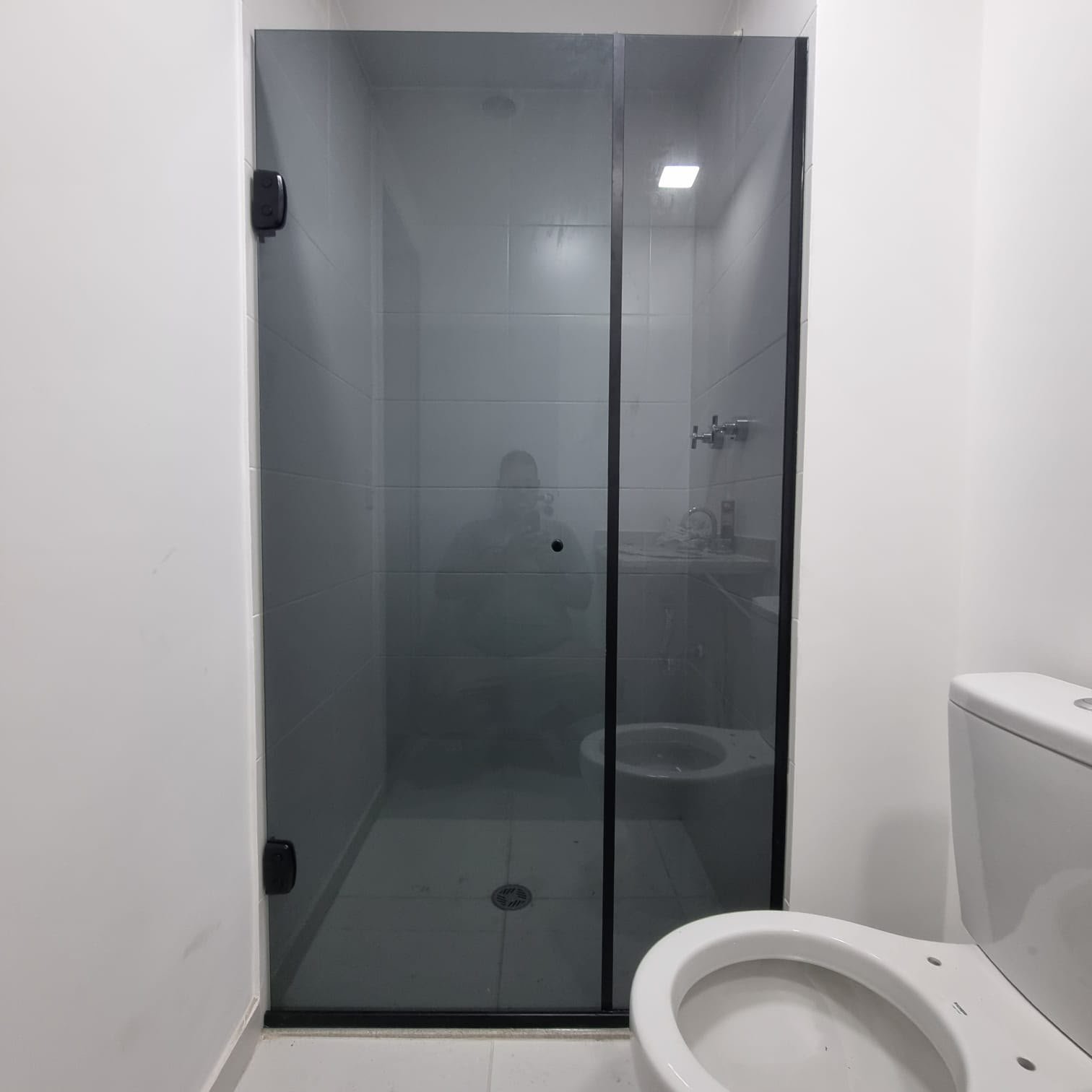 Box de correr em vidro fantasia com perfil preto
