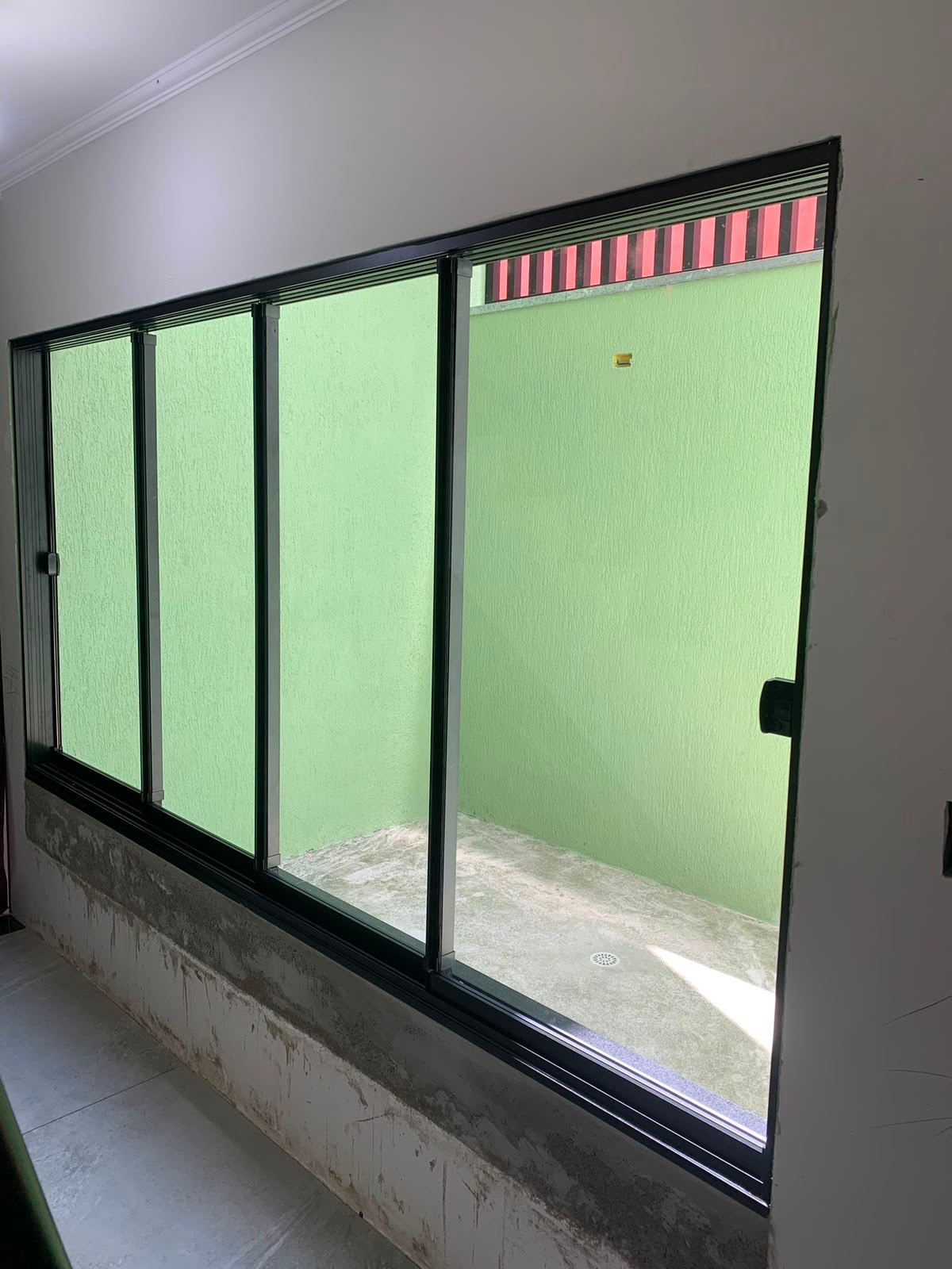 Projeto de janela, porta ou sacada em vidro sob medida 2
