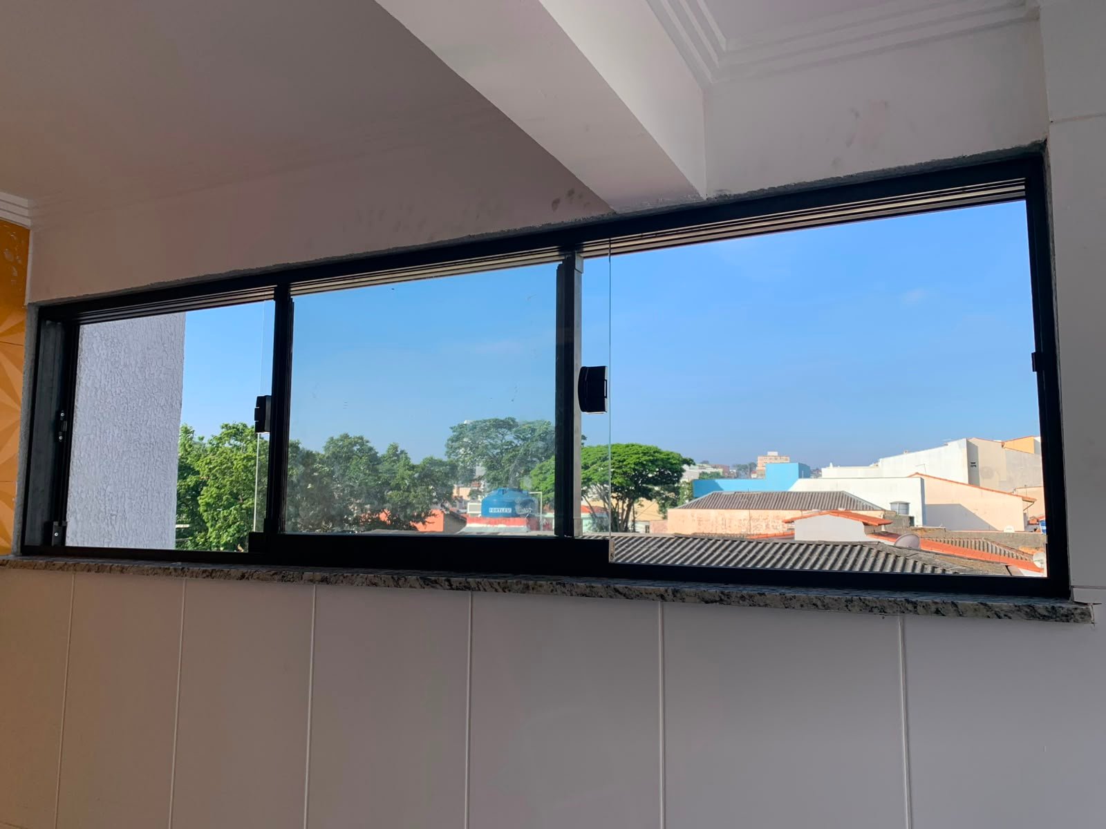 Projeto de janela, porta ou sacada em vidro sob medida 7